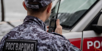 росгвардеец говорит по рации - ИА Nord-News.Ru