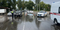 Водитель Chevrolet Niva на полной скорости сбил женщину, переходившую дорогу по переходу - Zebra-TV.Ru