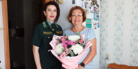 Управляющий делами Минлесхоза РТ Эльмира Шагаева поздравила с юбилеем ветерана лесной отрасли Наилю Лонкину - Министерство лесного хозяйства