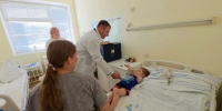 Шуваев навестил в ДОКБ пострадавшего при атаке БПЛА мальчика - Сетевое издание Победа 31