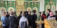Ученики Весьегонской средней общеобразовательной школы, пребывающие в лагере труда и отдыха, посетили Троицкий храм г. Весьегонск - Весьегонское благочиние