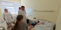 Александр Шуваев навестил в больнице пострадавшего при атаке БПЛА юного белгородца - Сетевое издание Ивня онлайн