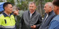 Замглавы Якутска осмотрел провал на проспекте Ленина возле ДП-1 - Якутия.Инфо