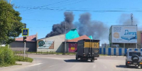 В Благовещенске огнеборцы тушат склад ГСМ - ИА Порт Амур