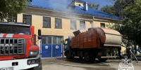 В Ангарске водитель мусоровоза доставил горящий контейнер в пожарную часть - Weacom.Ru