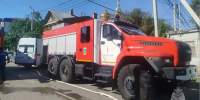 В центре Астрахани огнеборцы тушат двухэтажный жилой дом - Астрахань 24