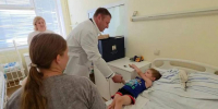 Александр Шуваев навестил в больнице мальчика, раненного при беспилотной атаке на Белгород - БелПресса