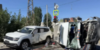 В Астрахани пожарно-спасательная машина опрокинулась в ДТП: есть пострадавший - Bloknot-Astrakhan.Ru