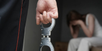 В Костроме пенсионерка помогла полицейским поймать пособницу аферистов - Комсомольская Правда