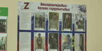 На стене сельского клуба висят фотографии героев земляков. Фото из официальной группы С/П - Газета Знамя