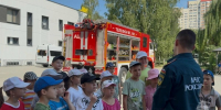 Безопасность детства - приоритет: в школе № 45 сотрудники МЧС России напомнили детям о правилах безопасности - МЧС