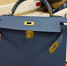 В Домодедово у пассажира из ОАЭ изъяли три сумки Hermes на 6,2 млн рублей - M24.Ru