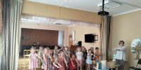 Дошкольники Недостоева узнали о великих авторах детской иллюстрации - Управление культуры
