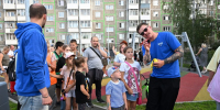 В микрорайоне Хромпик после благоустройства открыт двор на Комсомольской, 4 - Администрация г. Первоуральск
