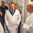 На фото - Михаил Мурашко общается с персоналом Областной клинической больницы №3. Автор фото – Кирилл Садыков, АО «Обл-ТВ», Изображение. - Правительство Челябинской области