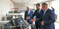 14.08.2026 |  Виталий Королев высоко оценил качество продукции ООО «Краснохолмск», выпускающего медицинскую спецодежду, форму для воспитанников «Юнармии» и тверских баскетболистов - Правительство области