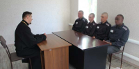Священнослужитель беседует с осужденными - УФСИН
