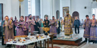 Божественная литургия в Вознесенском кафедральном соборе города Касимова в день празднования Происхождения (изнесения) Честны́х Древ Животворящего Креста Господня - Касимовская епархия
