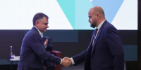 Юрий Слюсарь наградил ростовского врача, спасавшего мирных жителей в Архипо-Осиповке - Big-Rostov.Ru