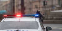 Под Ростовом грузовой фургон сбил автовладельца, который менял колесо машины - Комсомольская правда
