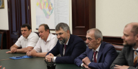 Магомед Рамазанов встретился с Омаром Муртузалиевым и Арсеном Фадзаевым - Правительство