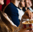 gruppa-molodyh-ludei-v-kino-min - РИА 7 Новостей