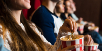 gruppa-molodyh-ludei-v-kino-min - РИА 7 Новостей