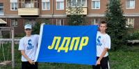 Молодёжь ЛДПР привела в порядок детскую площадку в Шадринске - ЛДПР