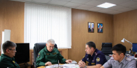 Состоялась рабочая встреча заместителя начальника УФСИН  Станислава Тетерина с руководителем Якутской базы авиационной охраны лесов Владимиром Леоновым - ИА SakhaTime