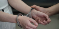 В Кемерове женщина ворвалась в квартиру и избила двух 12-летних девочек - Комсомольская Правда