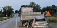 Легковушка врезалась в грузовик под Тверью. Водитель погиб - Газета Вся Тверь