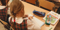 Выплаты предусмотрены на покупку формы и канцтоваров | Источник: Алена Косточкина / 76.RU - 76.Ru