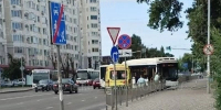 В районе Автопарка автобус с пассажирами вылетел на встречную полосу - Gorod48.ru