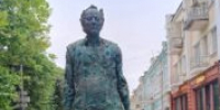 Скульптуры Иосифа Бродского, Булата Окуджавы и других появились на проспекте Мира в рамках выставки Владимира Соскиева - Ossetia.News
