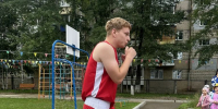 Удар-удар, ещё удар, опять удар и вот: в гости к дошколятам пожаловал чемпион по боксу в ЕАО - РИА Биробиджан