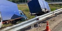 Уснувший водитель  ГАЗели  влетел в ограждение в Арзамасе: есть пострадавшая - фото 1 - vGorodeN.Ru