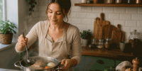 Бульон теряет насыщенный вкус из-за одной привычки: вот когда на самом деле нужно добавлять соль - ProKazan.Ru