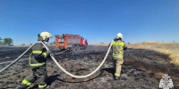 В Элисте потушили степной пожар в районе храма Сякюсн-Сюме - ГТРК