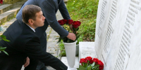 Валентин Коновалов почтил память жертв трагедии на СШГЭС - Республиканская телевизионная сеть