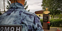 В Управлении Росгвардии по Хакасии почтили память погибшего 30 лет назад боевого товарища - Росгвардия