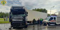 Грузовик столкнулся с рейсовым автобусом на северо-востоке Москвы - M24.Ru