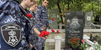 В Кисловодске росгвардейцы почтили память сослуживца, погибшего двадцать лет назад - Росгвардия