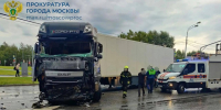Грузовик столкнулся с автобусом на Дмитровском шоссе в Москве, есть погибший - Вечерняя Москва