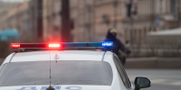 Автомобиль вылетел с дороги и врезался в дерево на трассе в Ленобласти - Комсомольская правда