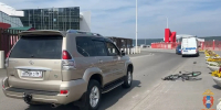 В Кемерове школьница на велосипеде попала под колеса автомобиля - Газета Комсомольская правда