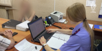 В Самарской области местные жители обвиняются в хищении денежных средств матери погибшего военнослужащего - Следственный комитет