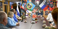 Герой России Владимир Сайбель наградил волонтёров Народного фронта и поблагодарил участников направления «Всё для победы» - Министерство региональной политики