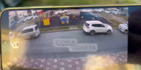 Subaru Forester без водителя снес карусели во дворе Южно-Сахалинска — видео - Sakhpress.Ru