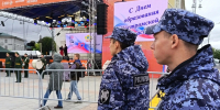 Росгвардейцы проследили за безопасностью костромичей во время празднования Дня области - Комсомольская Правда