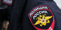 Полицейские Кировского округа установили подозреваемого в краже денег из найденной барсетки. - Кировский муниципальный округ